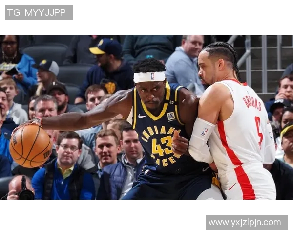 哈利伯顿突入篮下 高难度打板上篮命中